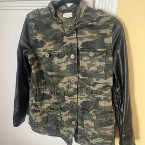 Adorable Camo Jacket Faux Leather in Size Small by FIFTY STREET